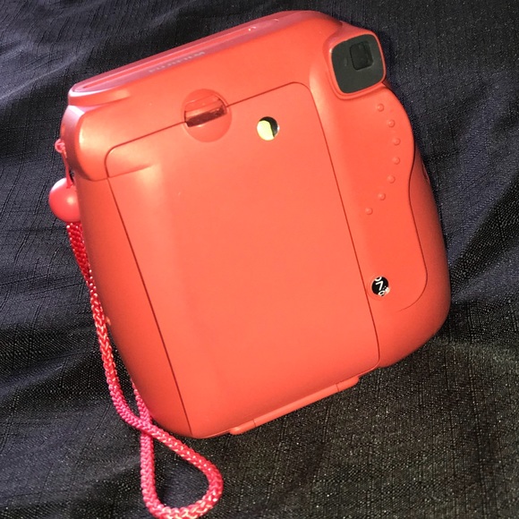 Fujifilm Instax Mini 8 Instant Camera Raspberry - Picture 3 of 5